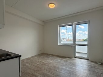 Pronájem bytu 2+kk • 44 m², Na Výsluní 2285, Staré Město - 5