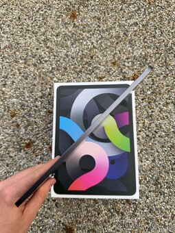 iPad AIR 4 256GB + Smart Keyboard, AirPods Pro - 5