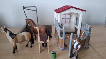 Schleich micí box a stak pro koniky - 5