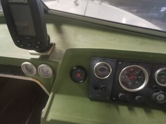 Motorový člun s motorem Volvo penta - 5