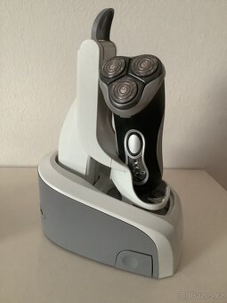 Holící strojek PHILIPS SPEED s čistící základnou - 5