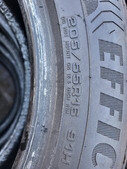 205 55 16" GoodYear EfficientGrip - 5