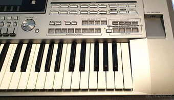 61klávesové digitální pracovní stanice Yamaha Tyros 5, repro - 5