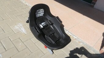 Britax Romer Baby-Safe i-Size se základnou - 5