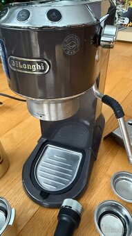 DeLonghi Dedica 885.gy - pákový kávovar + ruční mlýnek - 5