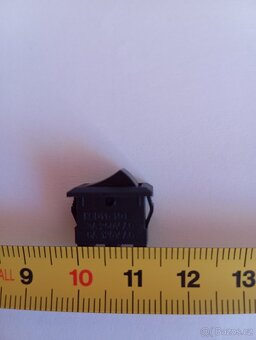 Spínač kolébkový hranatý - 5