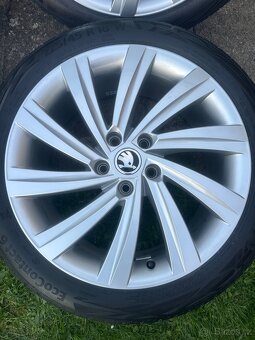 ALU Kola ŠKODA 5x112 R18 PERSEUS ZÁNOVNÍ Pneu 225/45/18 - 5