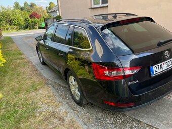 Škoda Superb 2,0 TDI DSG r.v. 2016 combi černé, tažné - 5