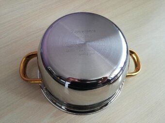 Tupperware hrnec 2,5 l - 5