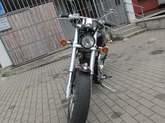 Suzuki VZ 800 Marauder - 5