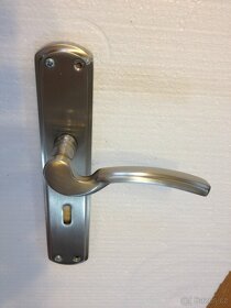 Dveřní klika / kování, stříbrná mat, rozteč 72mm /11ks - 5