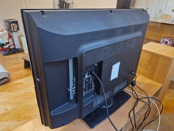 Skříňka pod TV, možno i s TV - 5