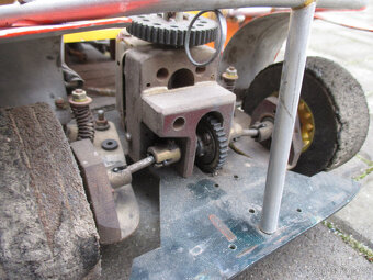 Starší model rc auto buggy dělané na elektro motor - 5