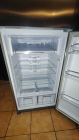 Chladnička s mrazákem Hotpoint Ariston 70cm - 5