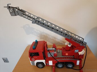 BRUDER 2771 Hasiči auto MAN - požární žebřík + maják - 5