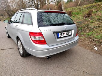 Mercedes Benz 200 - 5