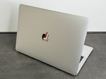 MacBook Air 13'' 2020 / M1 / 8GB / 256GB SSD / Silver - 5