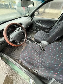 Hyundai Elantra 1.6i - naj. 120tis. - 5