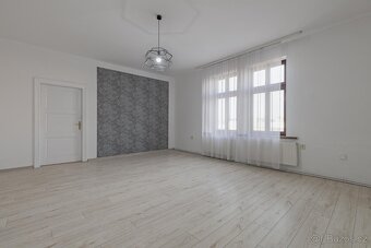 Prodej bytu 4+1 (139m2)  s garáží a zahradou, ul. Poděbradov - 5