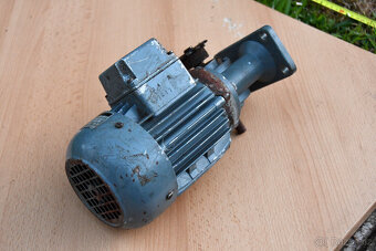 Elektromotor s převodovkou 0,18 kW 1330 otáček - 5