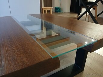 Masivní dubový konferenční stolek – sklo, kov, ruční výroba - 5