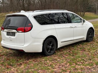 Chrysler Pacifica - 5