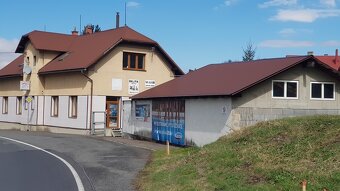Bytový dům s dílnou a velkou garáží - 5