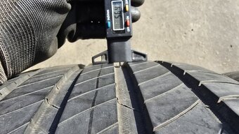 Letní pneu 235/40/19 Michelin - 5