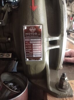 Vojenský stabilní motor TYP ZB7 - A - 5