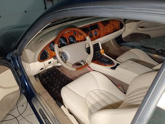 Jaguar XK8 - 5