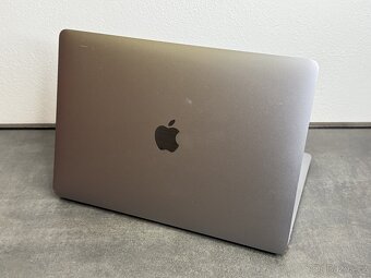 Macbook Air 13" 2020 / I5 / 8GB / 256GB / Space Gray - 5