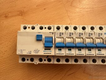 Jističe,chránič,stykače apod.. - 5