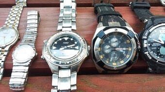 Stare zapalovače ,nůžky ,hodinky ,autíčka . - 5