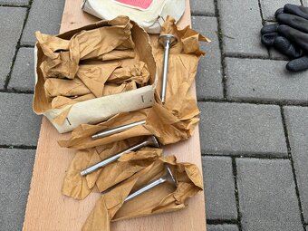 Volha Gaz 21, Gaz 24, nové originální ventily - 5