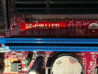 MSI G31TM-P35 + Intel Pentium E5200 + 2x2GB DDR2 - 5