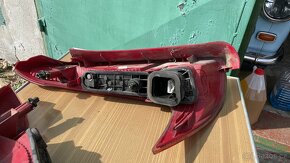 Prodám zadní světla Peugeot 206 SW - 5