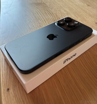 Apple iPhone 16 Pro 256 GB černý titan - 5