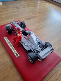 Model formule 1 Michael Schumacher 2003 chrom, Hotweels 1:18 - 5