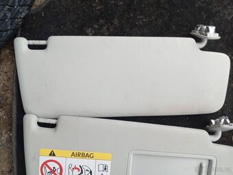 ŠKODA OCTAVIA 3 STÍNITKA A DRŽÁKY NA STROPU AUTA - 5