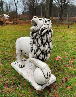 Lvi z betonu - levý + pravý / pár / - 5