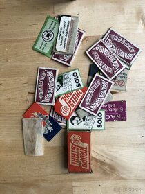 strojek na broušení holicích čepelek - 5