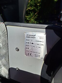 Prodám nafukovací člun rok starý, s motorem - 5