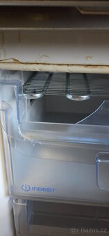 Lednička s mrazákem INDESIT - 5