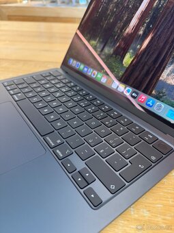 NÁDHERNÝ APPLE MACBOOK AIR 13 M4 16 GB 256 GB SSD TEMNĚ INK. - 5