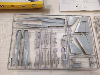 Hornet 1:72 - 5