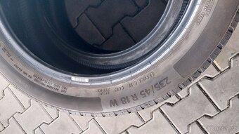 Prodám 2 x letní pneu Continental 235/45/18 - 5