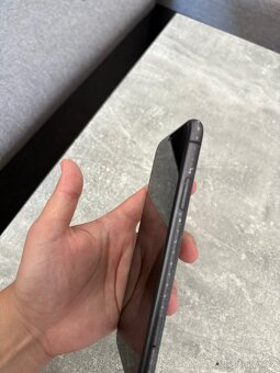 iPhone 11, 64GB černý - 5