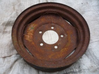 prodám ojeté pláště kol na traktor Zetor 30, nádrž, závěsnou - 5