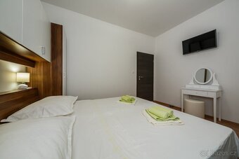 Chorvátsko krasny dom se 4 apartmány 80 m od mora - 5