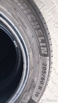 Prodám 4 x letní pneu Michelin 205/60/16 - 5